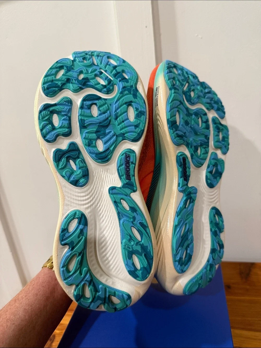 NIB Brooks Adrenaline GTS 25 Moana Run Disney Shoes